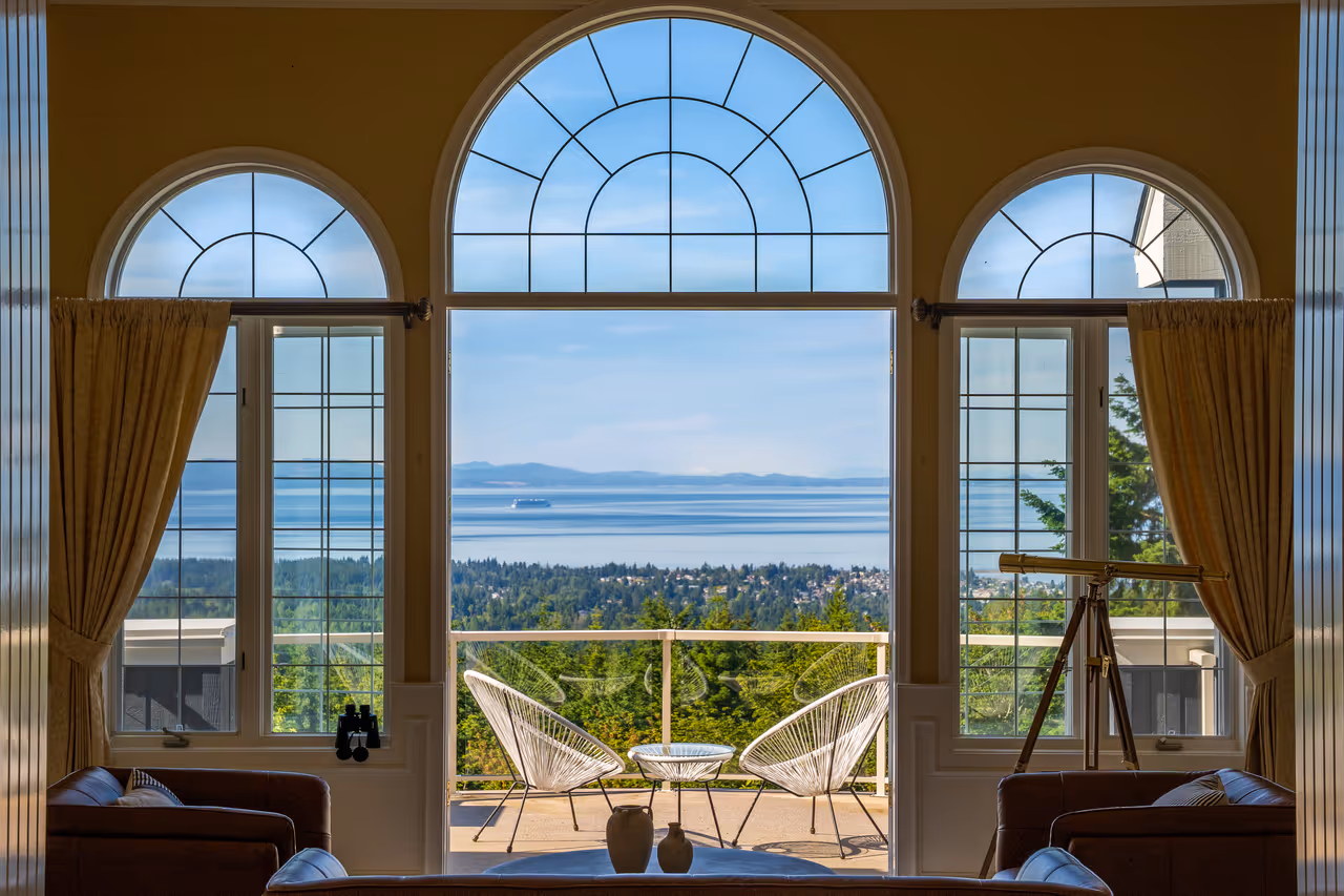 Step inside and be greeted immediately by sweeping views of the Strait of Juan de Fuca.